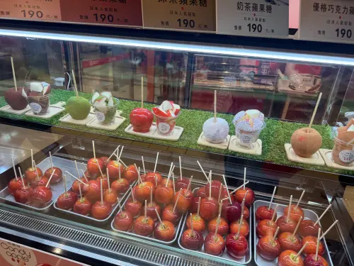 ▲日本東京超人氣正宗蘋果糖「代官山Candy Apple」台灣也吃得到。（圖／記者鍾怡婷攝）