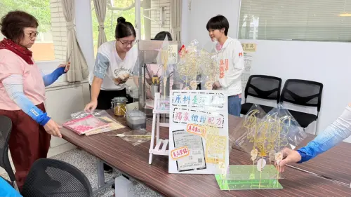 AI畫糖玩創意 嶺東樂齡大學甜蜜開學
