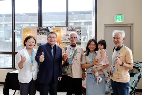 ▲來自全臺及海外的地方創生夥伴齊聚基隆，基隆市副市長方定安與參展團隊開心合影。（圖／基隆市政府提供）
