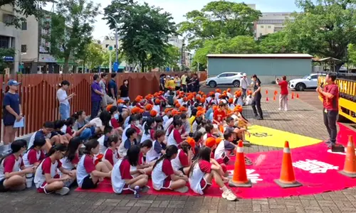 ▲高雄市區監理所到鹽埕區鹽埕國小進行防禦駕駛與反酒駕公共危險觀念宣導，以響應115年交通安全月。(圖／高雄市區監理所提供)