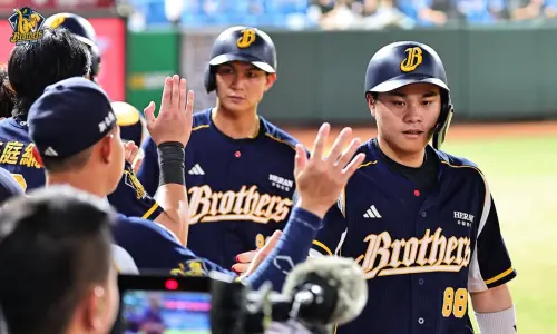 兄弟慘遭樂天逆轉中斷8連勝！無緣點亮M6　富邦、統一緊咬全年第2