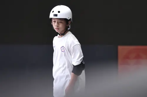 ▲年僅12歲的辜泳諺前三輪都掉版，神情相當緊張、甚至喃喃自語，所幸最後挺住壓力完成全套動作，收穫87.33分拿下銀牌。（圖／記者朱永強攝 ,2026.09.25）