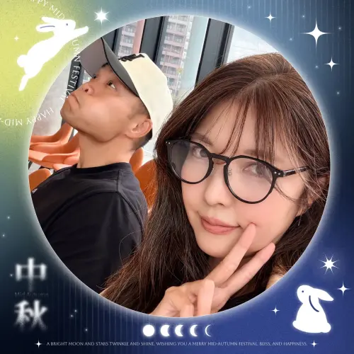 ▲相馬茜（前）臉上幾乎沒有歲月痕跡，即便有濾鏡修容，但還是看得出來駐顏有術。（圖／李玖哲臉書）