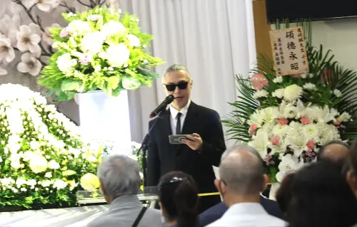 ▲龐祥麟兒子龐雲徽現身告別式與前來親友致意。（圖／記者嚴俊強攝影）