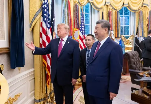 US President Donald Trump welcomes Chinese President Xi Jinping to the White House and gives him a tour. Ministry of Foreign Affairs PRC)