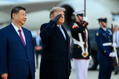 US President Donald Trump personally welcomes Chinese President Xi Jinping upon his arrival at Joint Base Andrews. (White House)