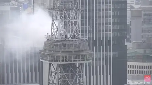 亞運活動照常辦！MIRAI TOWER火警濃煙狂竄畫面曝 20輛消防車灌救