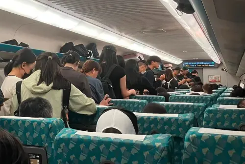 ▲今年中秋連假高鐵創單次旅運人次紀錄，有民眾收假日北上不願再賭自由座，在官網半夜釋票時，竟意外刷到2張北上車票。（圖／翻攝Threads）