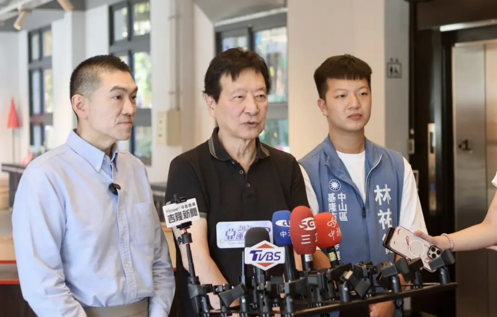 ▲資深媒體人趙少康赴基隆挺市長謝國樑，針對和前立委沈富雄為王偉忠節目吵翻表示，「我們是媒體」，只要人物有新聞性就會邀請。（圖／謝國樑辦公室提供）