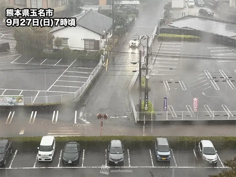 ▲日本九州北部遭秋雨鋒面猛烈轟炸，發達雨雲不斷移入，多地短短一天的降雨量就超越往年整個9月平均值。（圖／翻攝自ウェザーニュース）