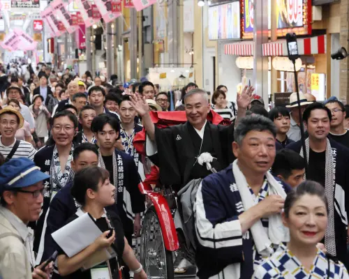 ▲日本免稅袋將取消 不能偷吃或用掉 收據上少1樣全不能退（圖／美聯社／達志影像）