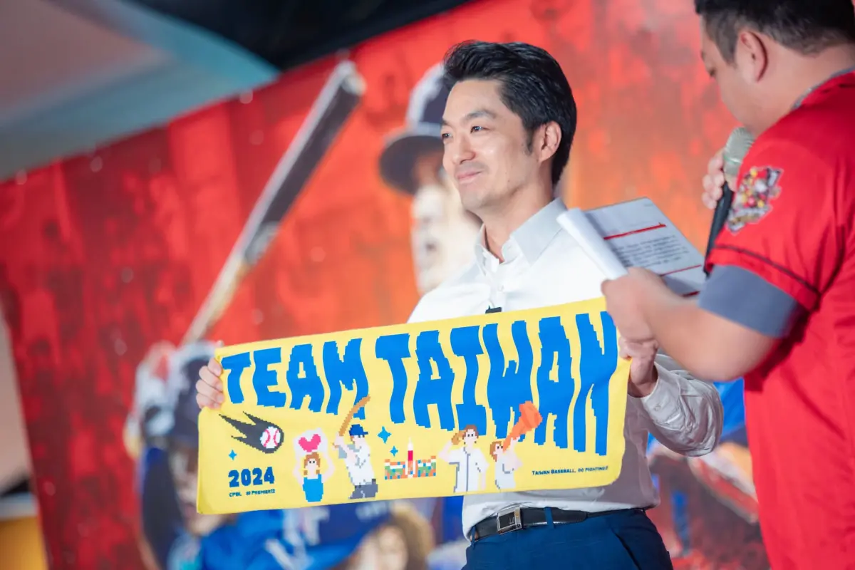 ▲2026年亞運棒球比賽「中台大戰」球迷舉有「TAIWAN」字樣毛巾遭阻，台北市長蔣萬安說，政治不該凌駕於體育之上。（圖／擷取自蔣萬安臉書）