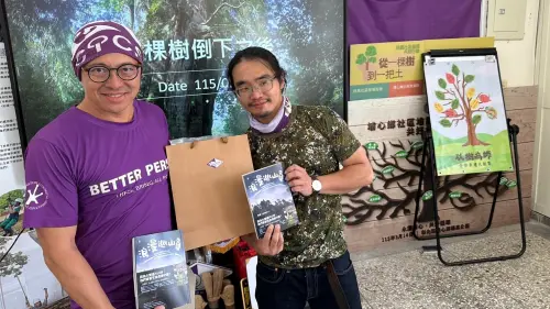 ▲《浪漫巡山員》作者張維純主講《一棵樹倒下之後：從巡山現場看見真正的護樹》。（圖／變色龍攀樹工作室提供）