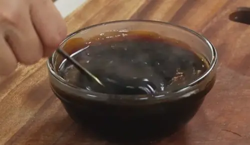 ▲阿慶師的烤肉醬有加入柳橙汁、蘋果泥，吃起來有淡淡果香，相當解膩。（圖／FB@阿慶師）
