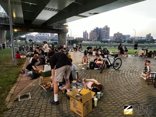 烤肉網、木炭怎丟？中秋節垃圾回收整理　環保局：亂丟最重罰10萬