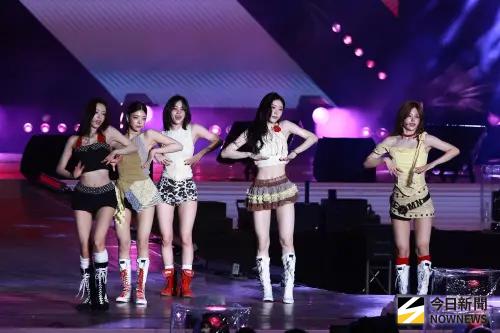 ▲ITZY（如圖）頂著炎熱天氣一連帶來8首、40分鐘的演出，展現滿滿誠意。（圖／記者葉政勳攝影）