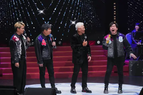 ▲「鑽石舞台之夜」中秋團圓限定版演唱會今日壓軸找來天王巫啓賢（右二）。（圖／萬星傳播提供）