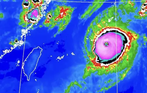 舒力基颱風「突然快速增強」！鄭明典：感謝沒來台灣　日本小心了