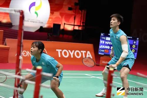 睽違16年亞運奪牌！台灣混雙葉宏蔚、詹又蓁直落二輸世界第3摘銅