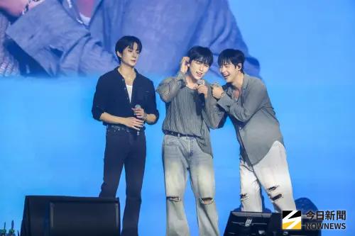 ▲B1A4成表演經典曲《Lonely》引爆全場宏亮尖叫聲。（圖／記者嚴俊強攝）