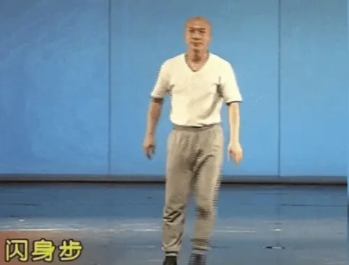 ▲北京舞蹈學院教授趙鐵春的「閃身步」教學影片在社群爆紅。（圖／翻攝自抖音）