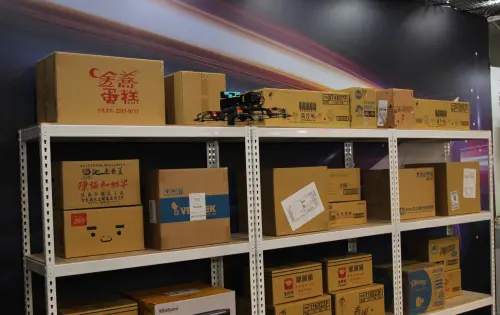 ▲智慧無人機室內精準巡檢系統，無需事先建圖，即可「邊走邊看」自主導航並完成巡檢。（圖／記者鍾泓良攝影）