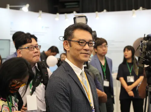 ▲郭肇中致詞表示，ICT Tech Day已經舉辦10年，如今台灣已經在全球ICT有一定地位，高德納諮詢公司（Gartner）調查，2026年資通訊支出將可以達到6.37兆美元，包含AI、6G、機器人等，認為這也會是台灣發展的機會。（圖／記者鍾泓良攝影）