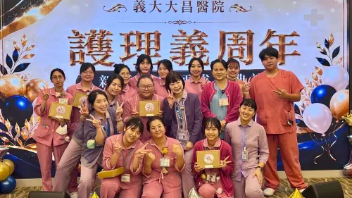 新手護理師走過365天　義大大昌醫院辦成長典禮獻祝福
