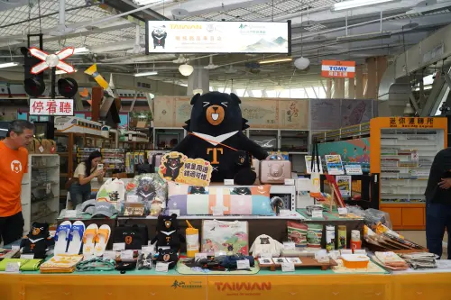 喔熊粉絲快衝　台中高鐵喔熊專賣店開賣