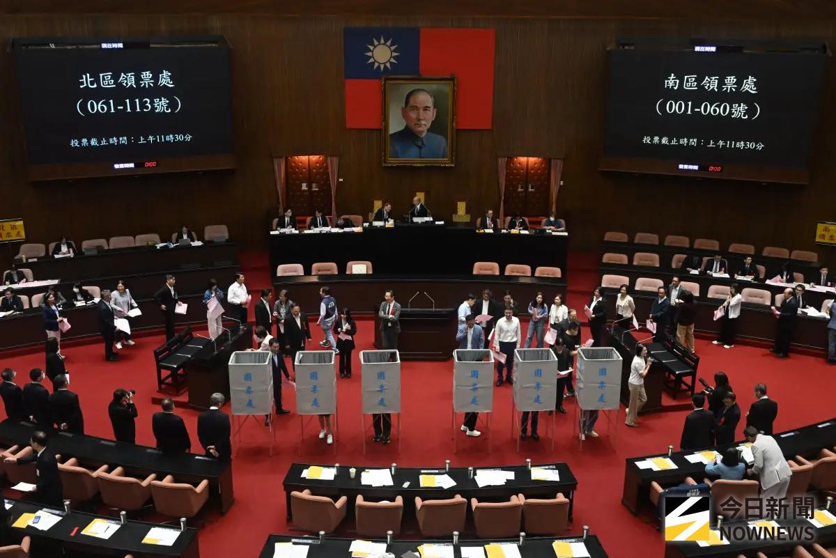 ▲藍白昨日以人數優勢全數封殺27位監委，張景森評在野替行政權拆掉監督，執政黨不就可以躺著幹。（圖／記者林調遜攝）
