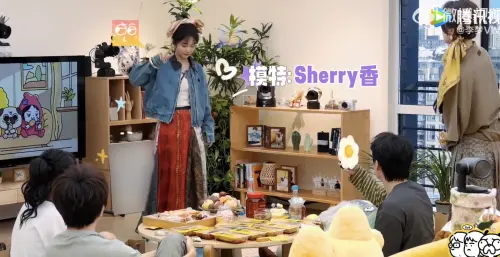 ▲譚松韻穿了李夢的衣服。（圖／翻攝自微博）