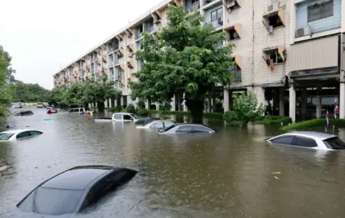 ▲泰國41府淹水！洪災損失恐破110億泰銖，至少8人罹難（圖／截自ＢＢＣ）