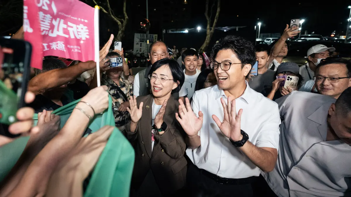 ▲蘇巧慧與沈伯洋昨日同框接受專訪，被問及若雙北市政衝突誰先讓步，蘇巧慧強調希望維持各自的主體性，在合作中競爭。（圖／蘇巧慧競辦提供）