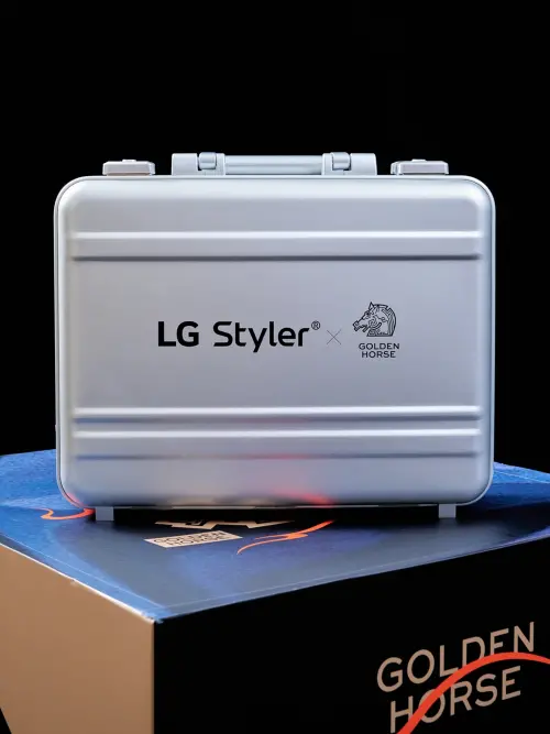 ▲金馬限定典藏組有許光漢代言的LG Styler 蒸氣電子衣櫥第二代。（圖／金馬執委會提供）