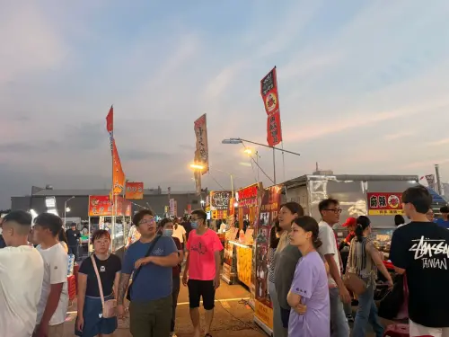 ▲田中秧夜市9月下旬粉專仍貼出人潮逛街照，不料隨後快速走向冷清蕭條。（圖／翻攝自田中秧夜市臉書）