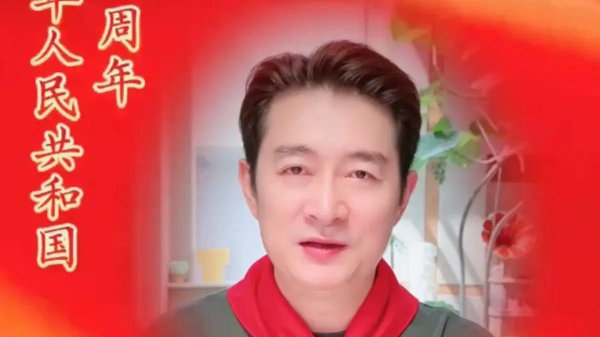 ▲黃安9月30日就搶先發文祝福中國國慶，開出今年台灣藝人表態第一槍，黃安影片中戴上紅領巾，搭配滿版紅色國慶特效。（圖／翻攝自黃安微博）