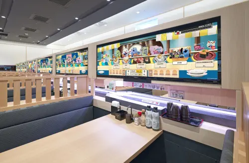 ▲全台5家壽司郎DIGIRO主題限定店，巨型螢幕都有《帕比順順》。（圖／壽司郎sushiro.com.tw）