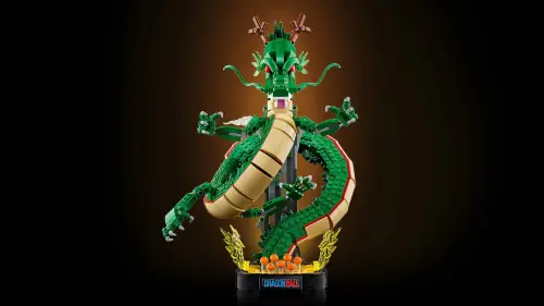 ▲LEGO《七龍珠》神龍由大量綠色、米色積木打造，盤旋造型相當有氣勢，底座前方還完整放上7顆龍珠。（圖／LEGO）