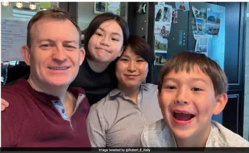 全球笑翻「BBC爸爸」來了！直播亂入小姐弟長大　教授爸曬全家福