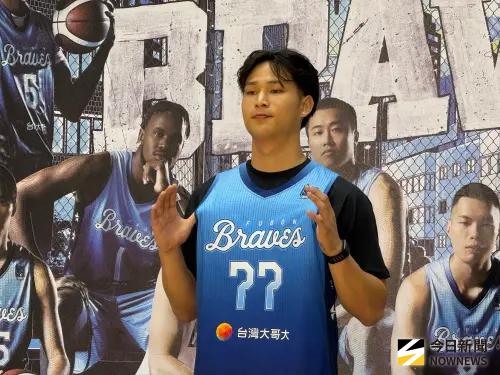 ▲談到選擇「77號」作為新背號的原因，車侑城透露全都是因為他的偶像林書豪。（圖／記者陳昱慈攝）