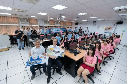 清水高中AI實驗班走出教室 攜手嶺東科大玩轉無人機