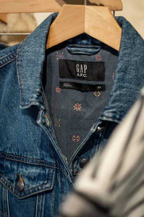 ▲丹寧夾克外套有著印花內裡。（圖／Gap www.gap.tw）