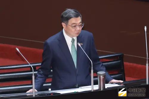 「韓國瑜高高坐在上面！」卓榮泰超酸對比：我是沒薪水的院長