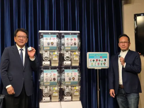 ▲文總推「民主台灣紀念徽章」。（圖／記者陳佩君攝，2026.10.02）