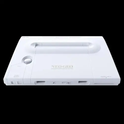 ▲NEOGEO AES+ 白色主機延續經典 NEOGEO AES 外型，同時加入 HDMI 等現代化功能。（圖／翻攝自誠品）