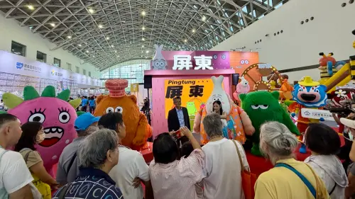 ▲「屏東館」提供實用旅遊資訊、在地特色好物，並可與首度前進高雄的南國四寶同樂，吸引大批民眾前往。（圖／記者陳美嘉攝，2026.10.02）