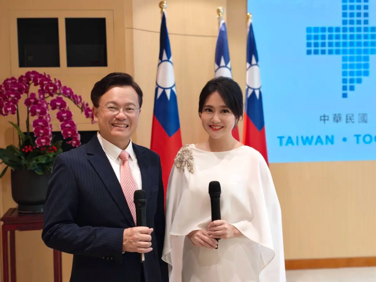 ▲中視主播哈遠儀（右）、戴立綱（左）接下國慶大會主持，對她而言是20年主播職涯重要任務。（圖／中視提供）