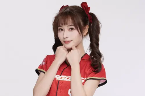 小龍女休假看球被嗆「坐著不跳就別來」　委屈喊：我下班也是球迷