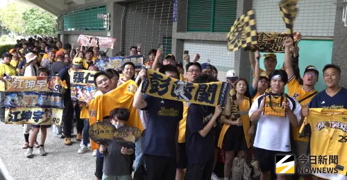影／有票也要夜排！象迷「提前24小時」卡位等封王：這是一種感動
