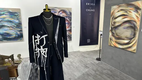 高雄山海躍上紐約伸展台！ERIKA CHUNG「台灣查某囝」返鄉展出